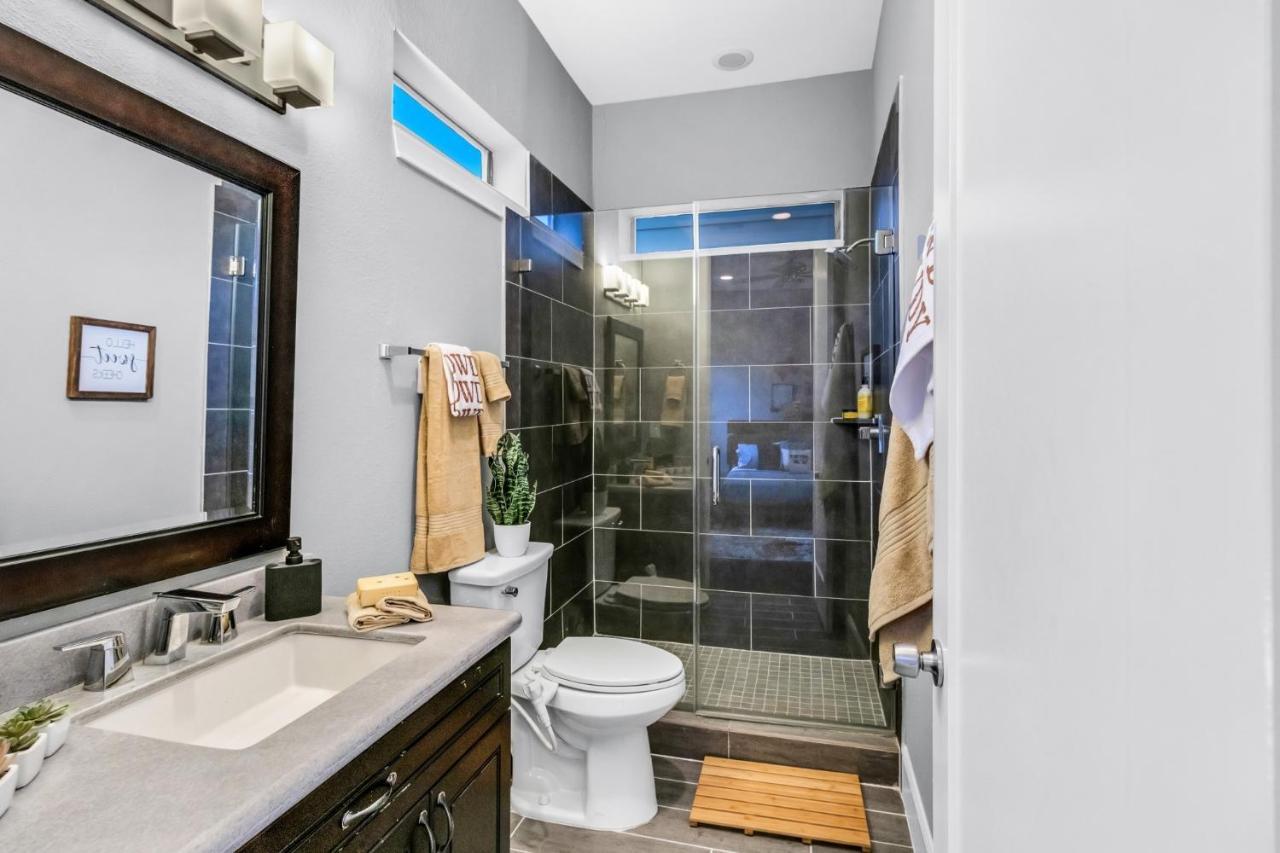 Modern, Houston Inspired House With Best Views Of Downtown! - Less Than 1 Mile To Eado Midtown Bars Home Bagian luar foto